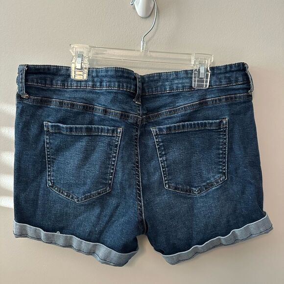 Great condition size 13/31 Denim Blue Women's Shorts. Barely worn - Picture 1 of 8